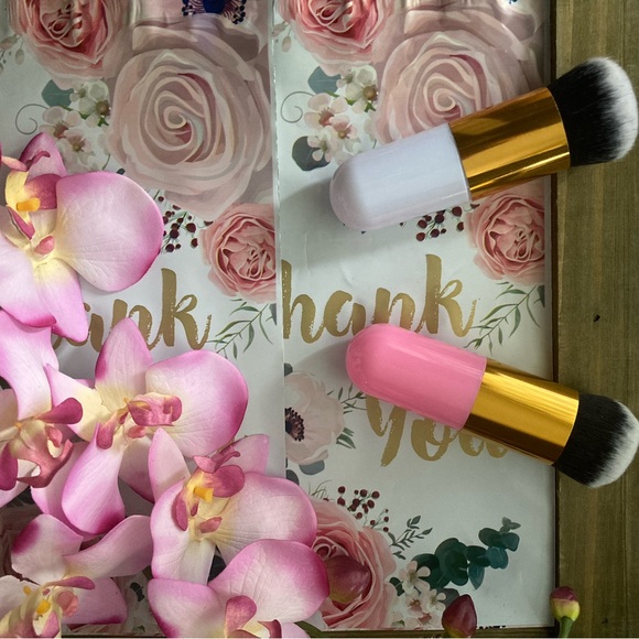 3 Brushes For Your Make Up. Brush For Foundations Or Power Greater Coverag… - Picture 12 of 13